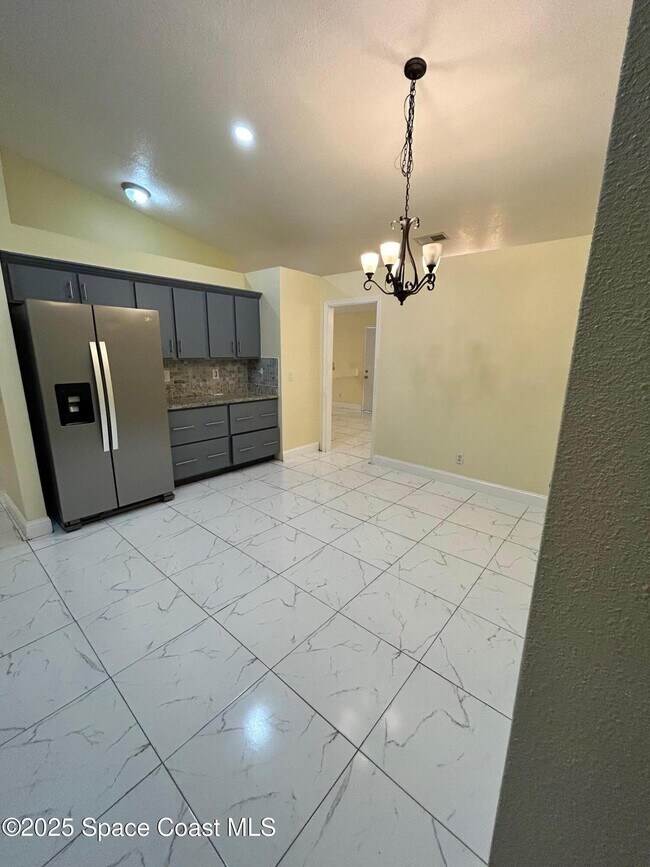 Building Photo - 3266 Weyburn Ave SE