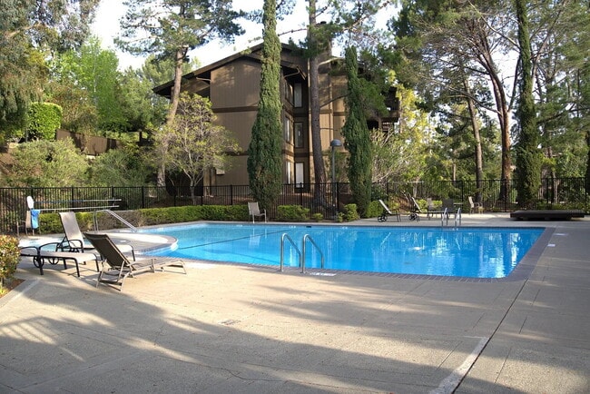 Building Photo - "Welcome to Your New Home: Spacious 2-Bed, 2-Bath Apartment in San Carlos!"