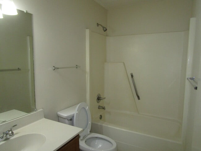 Building Photo - 700 Archdale Dr