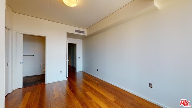 Building Photo - 1155 S Grand Ave