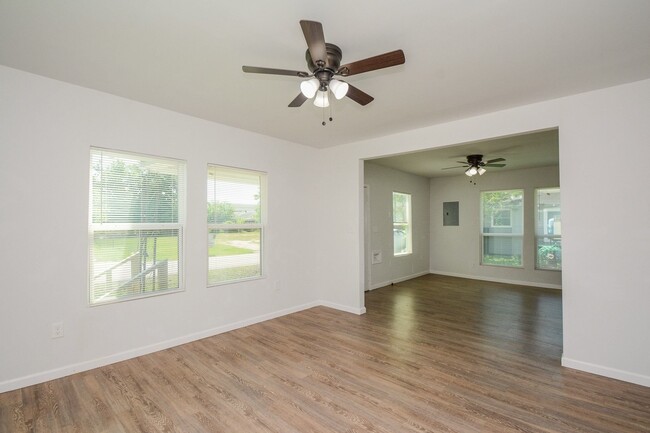 Building Photo - 3013 Brackenridge St