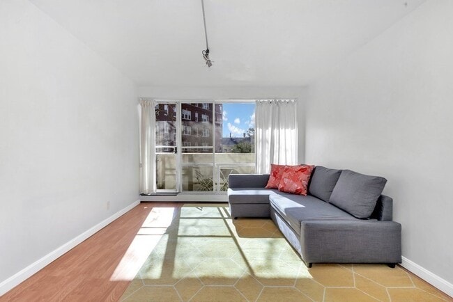 Building Photo - 31 Concord Ave