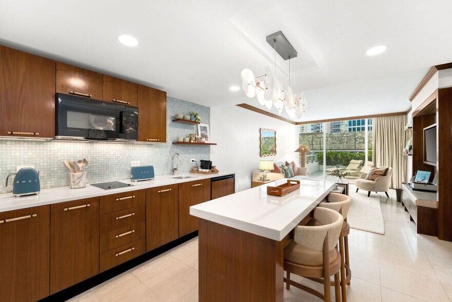 Building Photo - 6801 Collins Ave