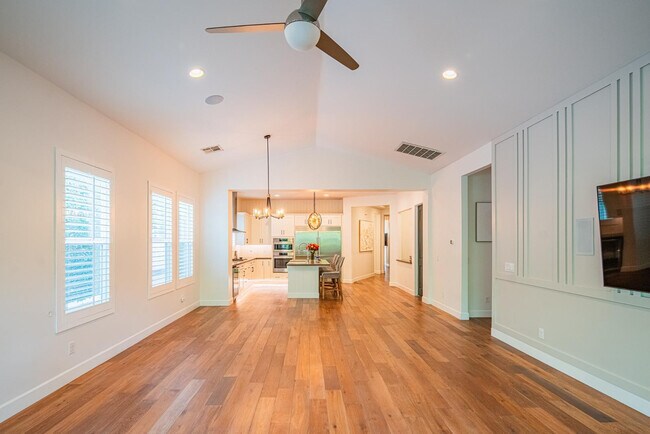 Building Photo - 3850 E Crittenden Ln