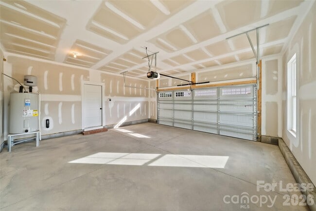 Building Photo - 820 N Rocky River Rd