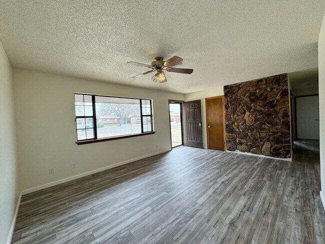 Building Photo - 2614 Palomar Pl