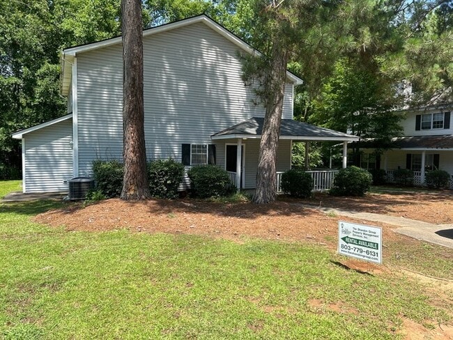 Building Photo - 1113 Country Town