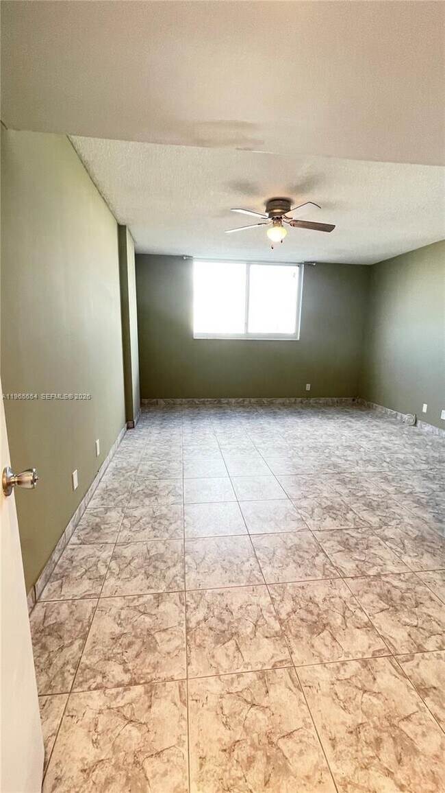 Building Photo - 3703 NE 166th St