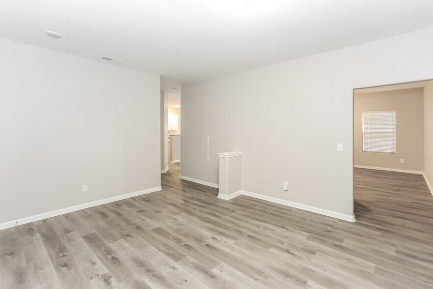 Building Photo - 9627 Weikert Rd