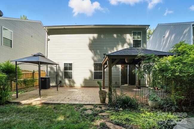 Building Photo - 1737 Hooper Court
