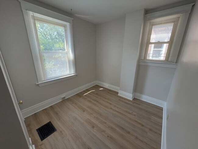 Building Photo - 2409 Fairview Ave