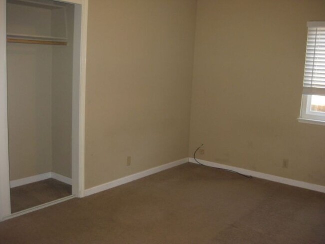 Building Photo - 4 Bedroom Home in Elk Grove!