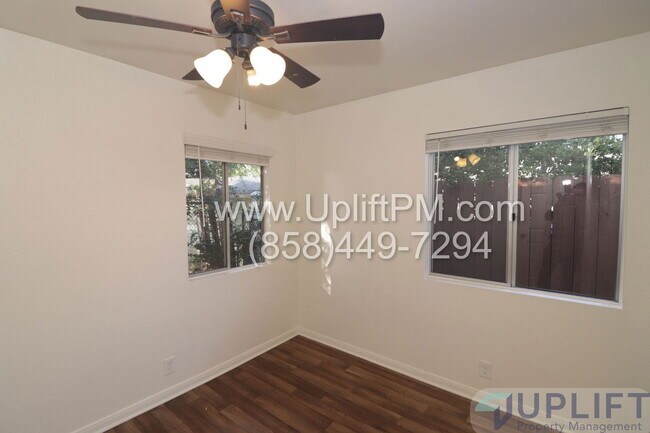 Building Photo - 820 Scranton St