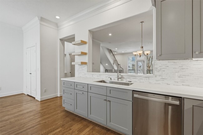 Building Photo - 6130 Hamman St