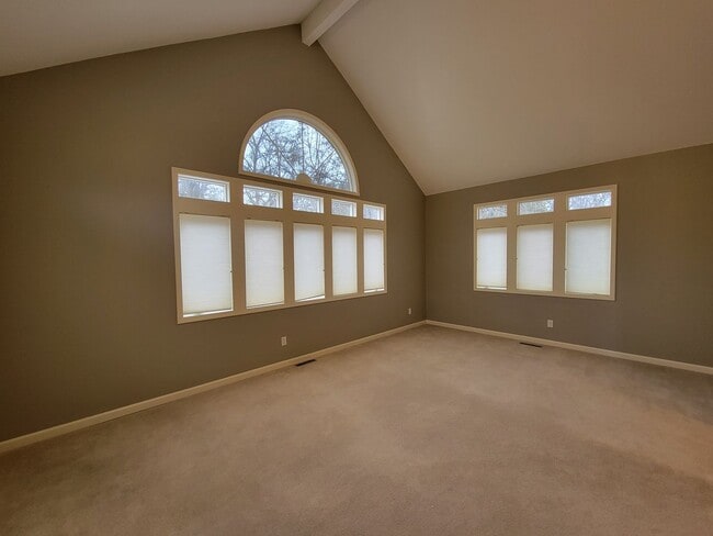 Building Photo - Upscale and Spacious Cedar Falls House for...