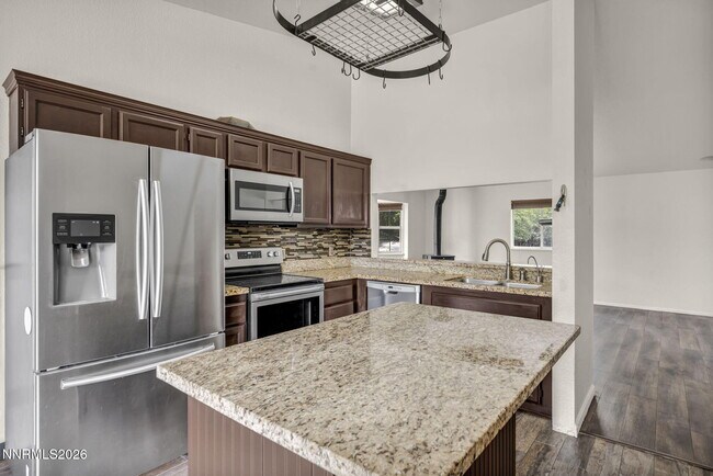 Building Photo - 17575 Parrot Dr