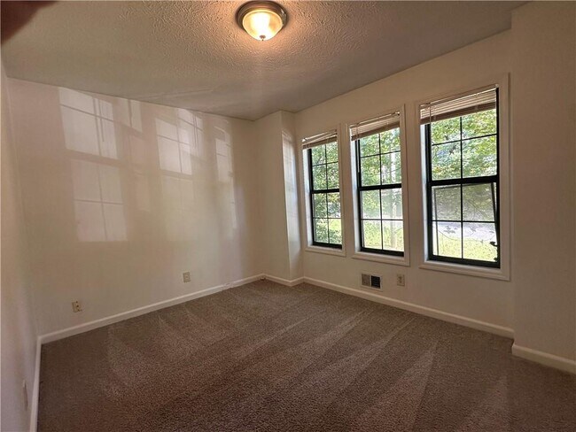 Building Photo - 330 Homestead Cir NW