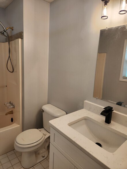 Building Photo - 482 Grove Hill Dr