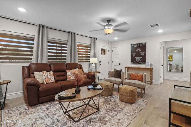 Building Photo - 7904 Parkland Dr