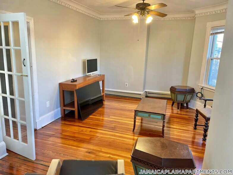 Building Photo - 11 Chilcott Pl