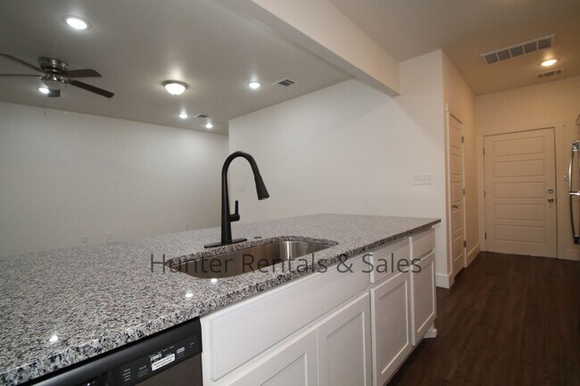 Building Photo - Upscale Three-bedroom Townhome!