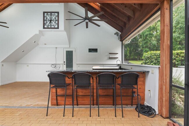 Building Photo - 2506 SW 9th Dr