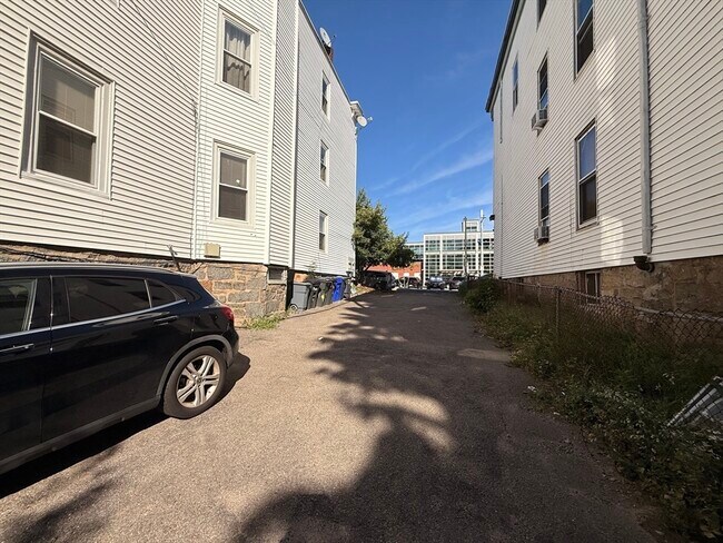 Building Photo - 21 S Sydney St