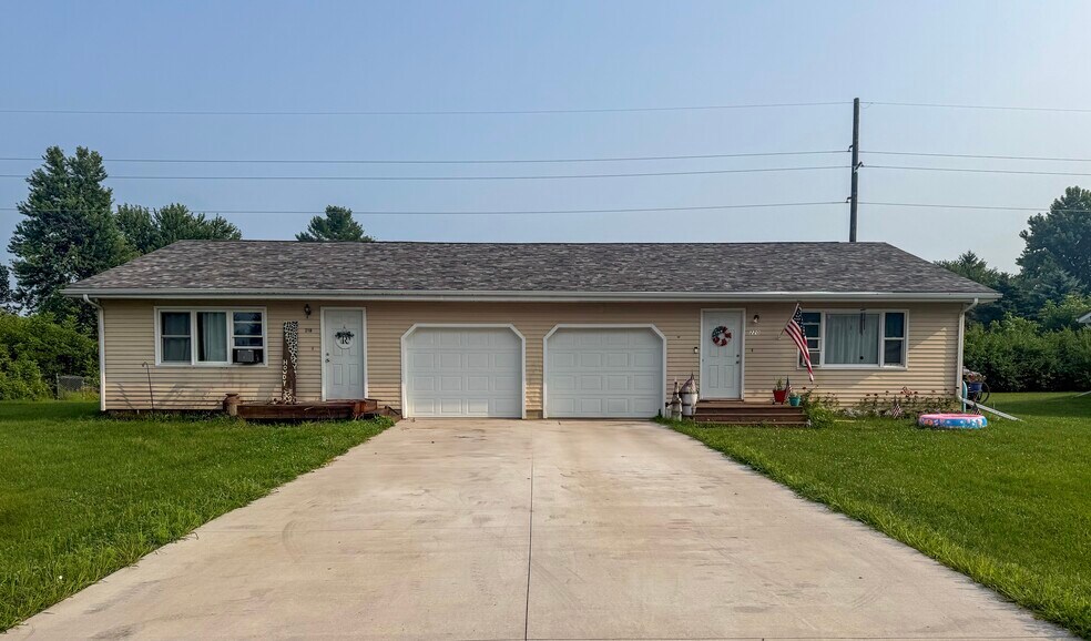 Primary Photo - 218 Wapiti Ln