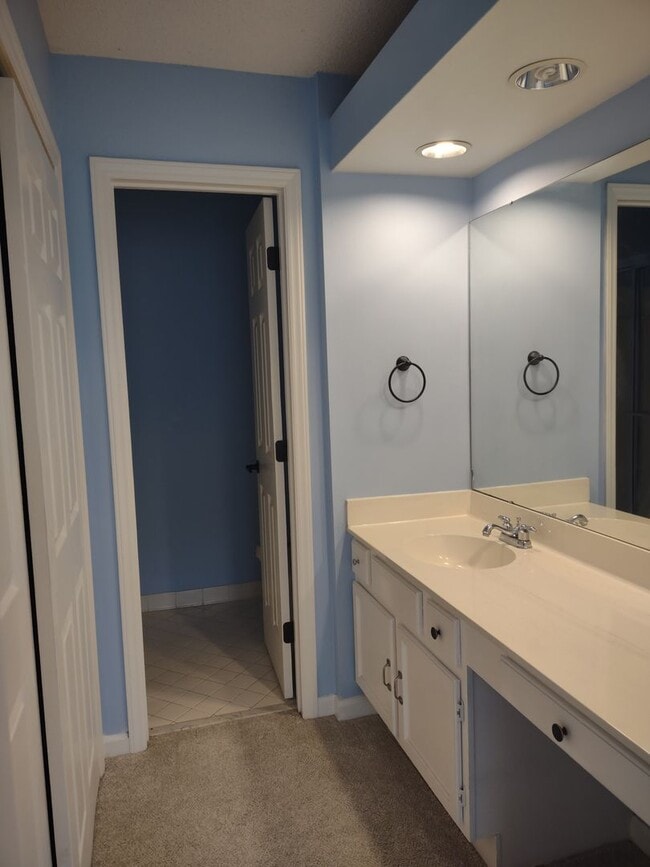 Building Photo - Move In Ready Townhome located in The Gate...