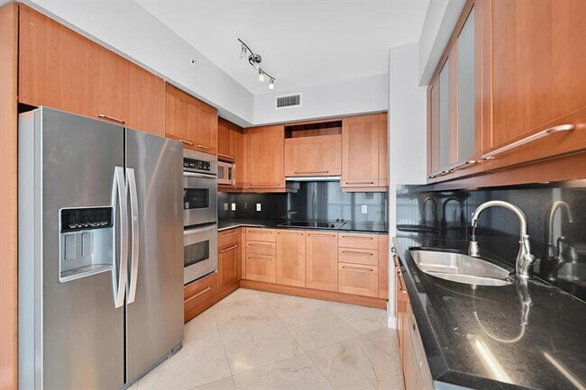 Building Photo - 333 Las Olas Way