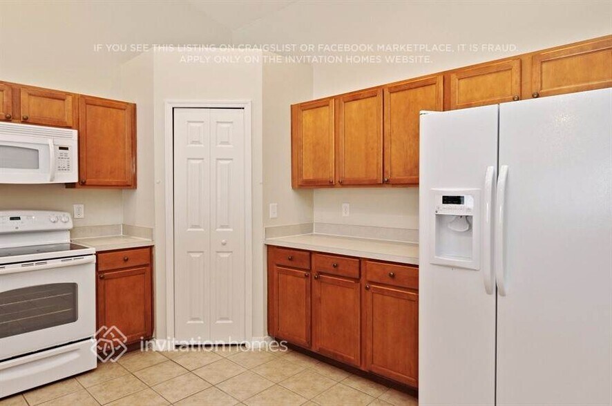 Building Photo - 656 Hatchwood Dr