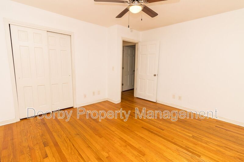 Building Photo - 833 Ashland Terrace