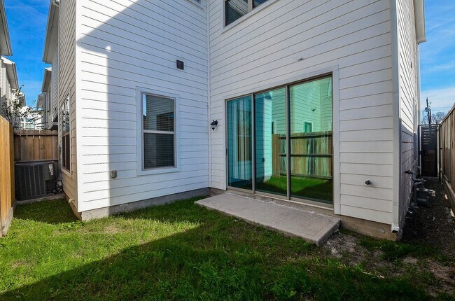 Building Photo - 1103 Fuschia Rd