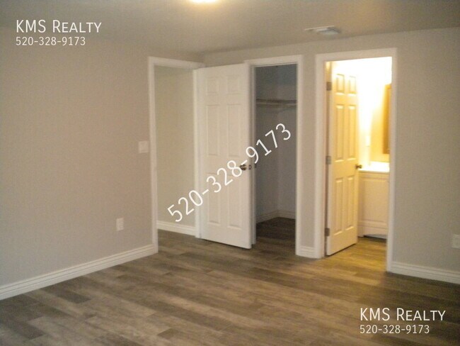 Building Photo - 2321 S Layton Pl
