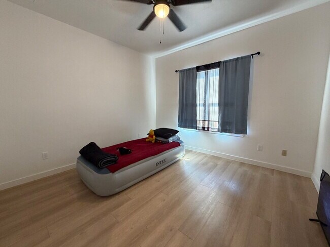 Building Photo - "Spacious 3-Bed 3-Bath with Granite Elegance in Lubbock"