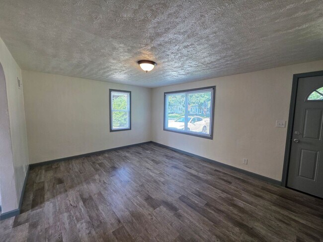 Building Photo - 753 Appleton Rd