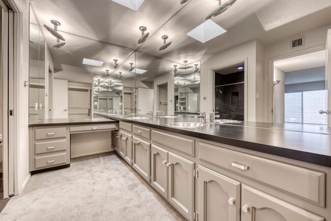 Building Photo - 7145 E McDonald Dr