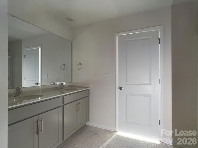 Building Photo - 8021 Murray Br Dr