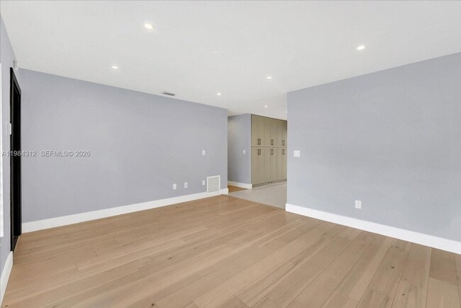 Building Photo - 10330 SW 51st St