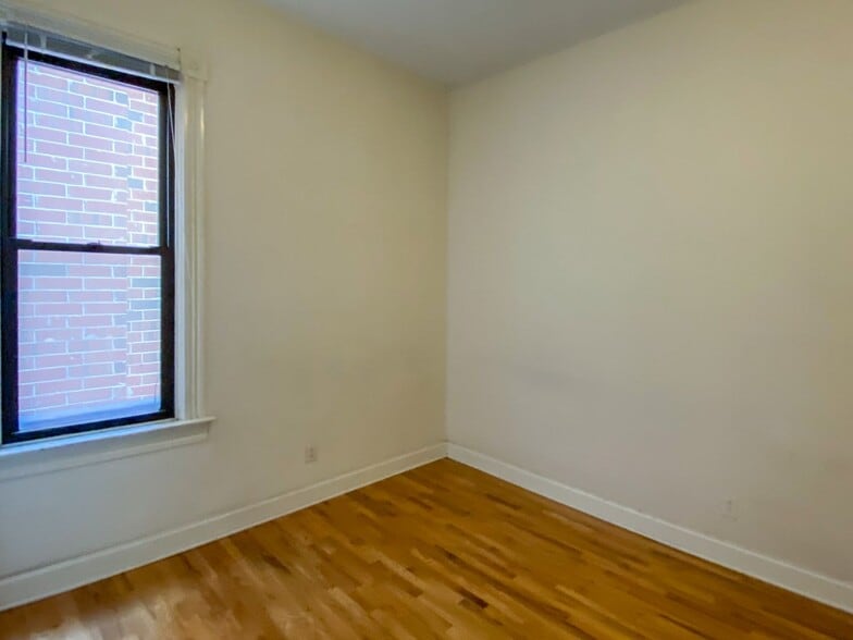 Building Photo - 2954 N Racine Ave