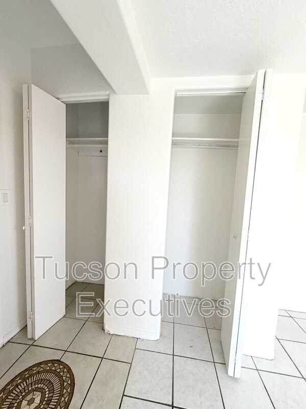 Building Photo - 208 W Ventura St