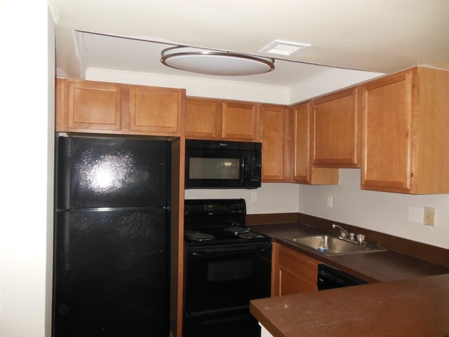 Building Photo - TWO BEDROOM TWO BATHROOM!! WATERFRONT COMMUNITY!!