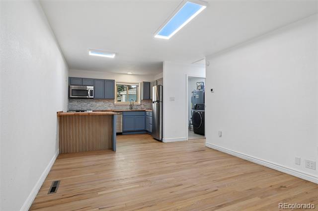 Building Photo - 309 Redwood Dr