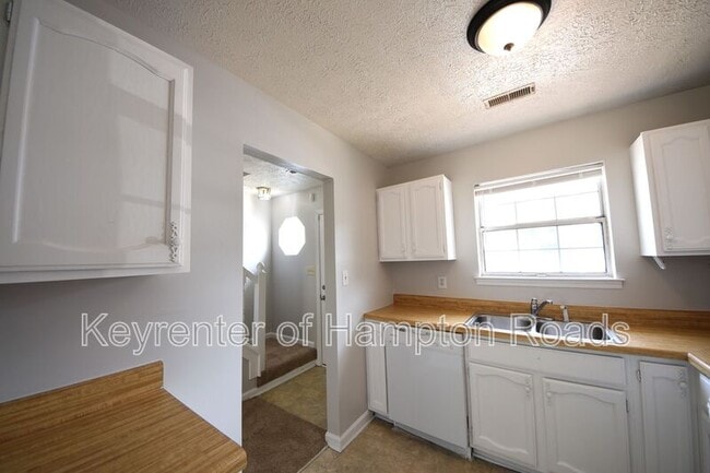 Building Photo - 313 Gaylor Ln