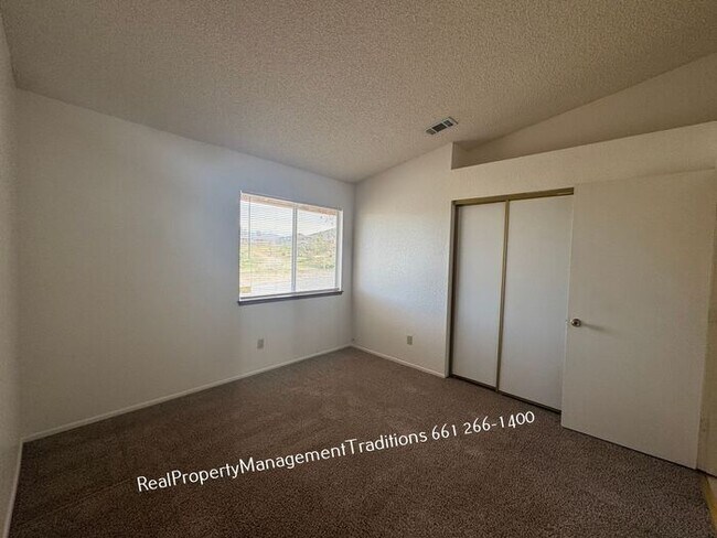 Building Photo - Charming Lake Los Angeles 3+2