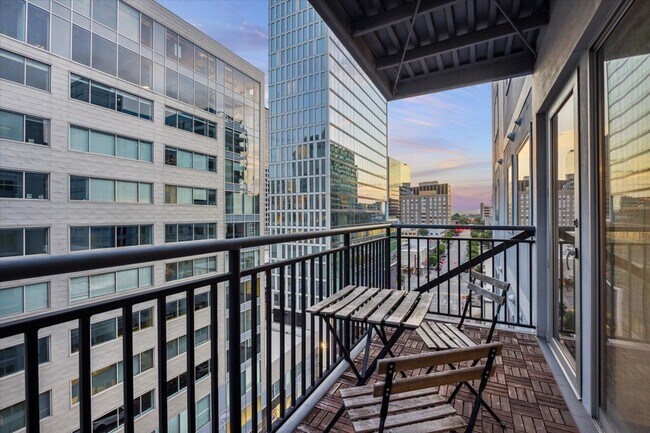 Building Photo - 800 Brazos St