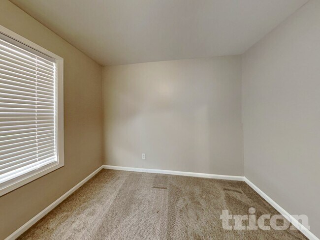 Building Photo - 209 Arbor Dr