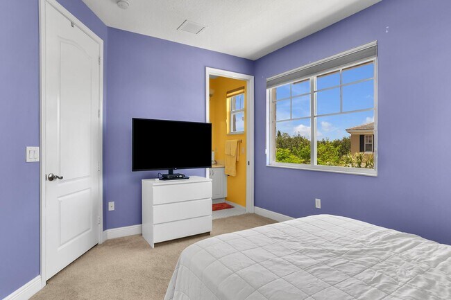 Building Photo - 581 NW 35th Ln