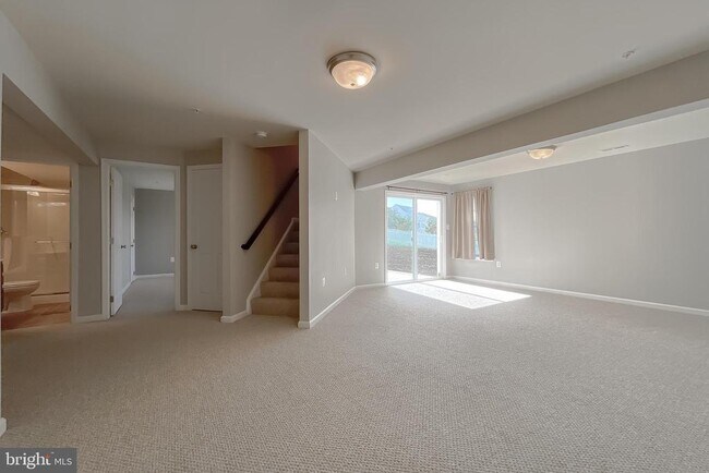 Building Photo - 23246 Lindsay Dr