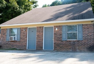 Building Photo - 3302/3304 Steeple Circle